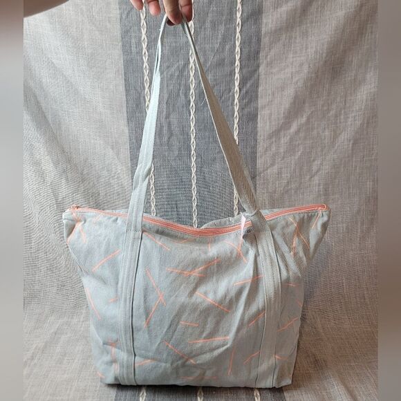 NWT- TALKING OUT OF TURN Canvas Bundle - Picture 9 of 13